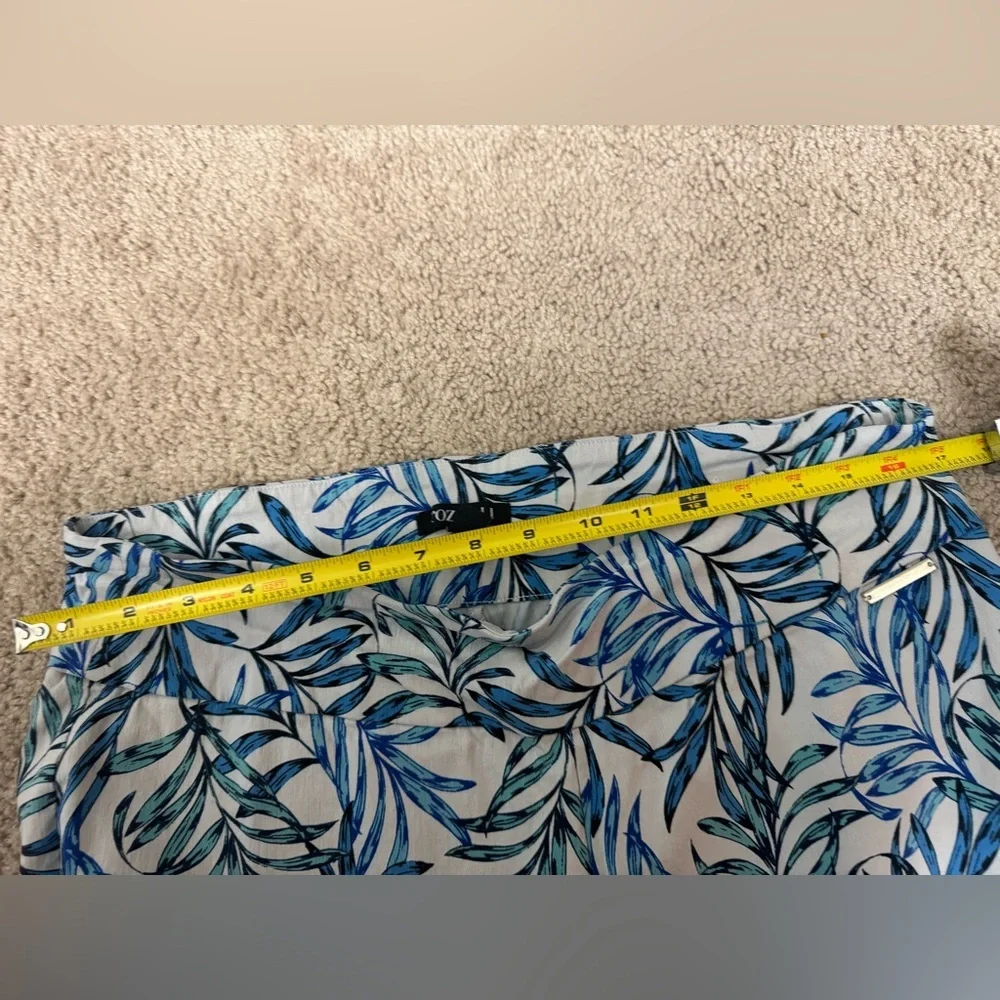 Roz & Ali Tropical Cropped Ankle Pants | Size 18 | Blue White Teal Palm Print - Picture 5 of 9